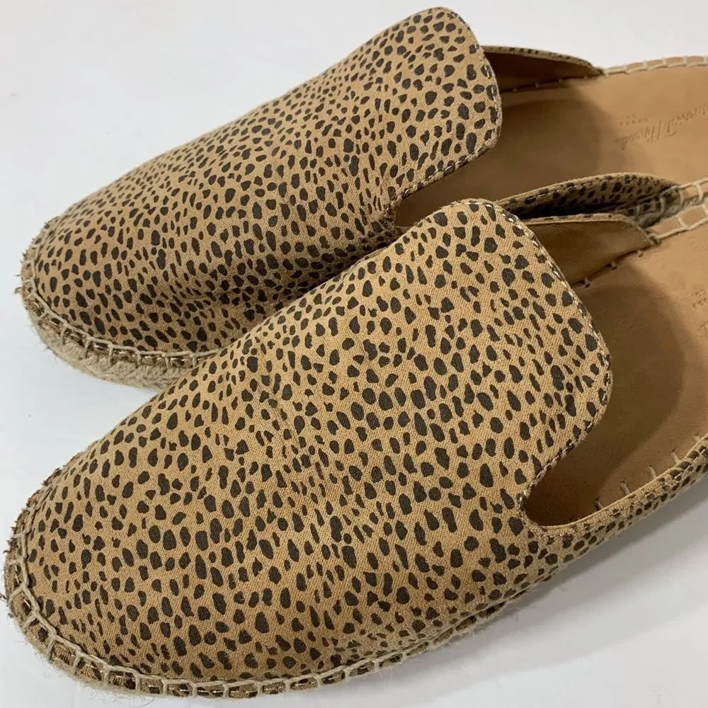 EUC‎ Universal Thread Animal Print Espadrille Mules